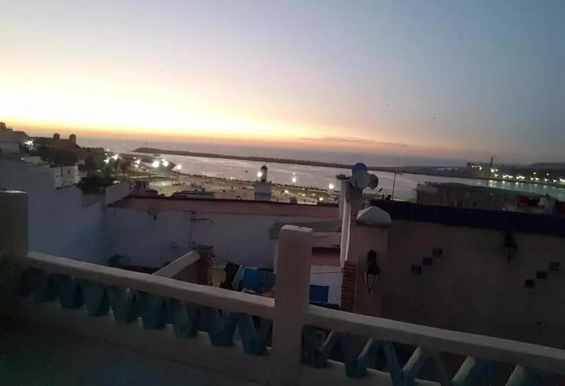 ریاض Sultana Larache