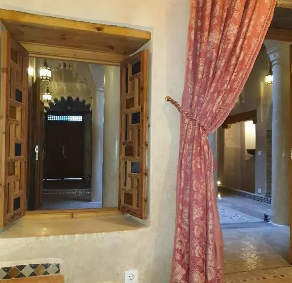 ریاض Sultana Larache