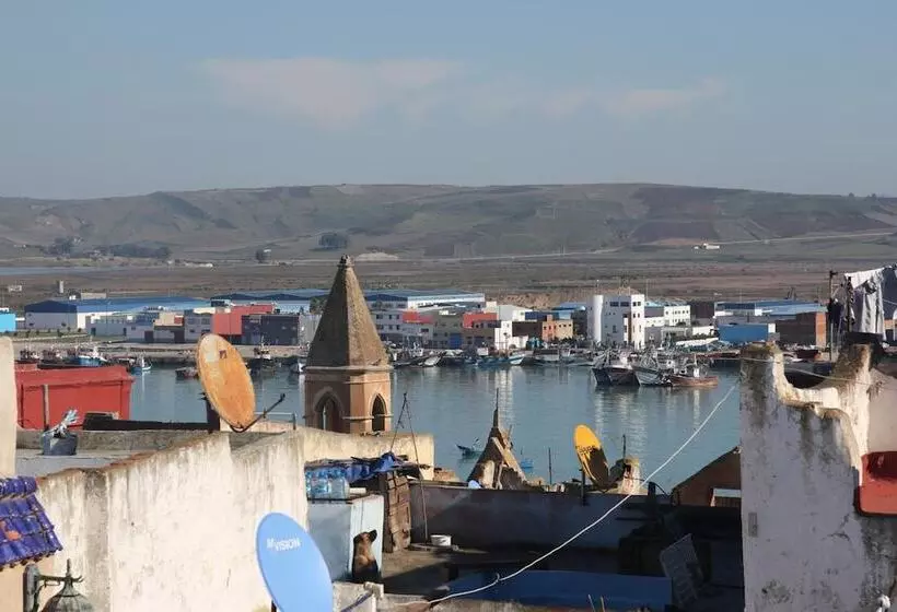 ریاض Sultana Larache