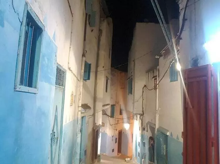 ریاض Sultana Larache