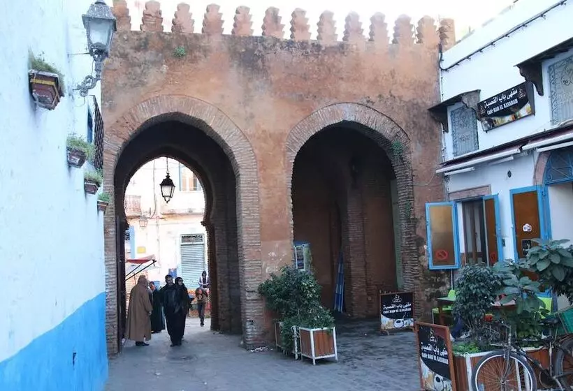 ریاض Sultana Larache