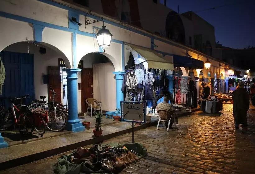 ریاض Sultana Larache