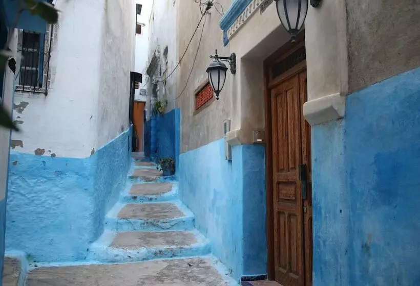ریاض Sultana Larache