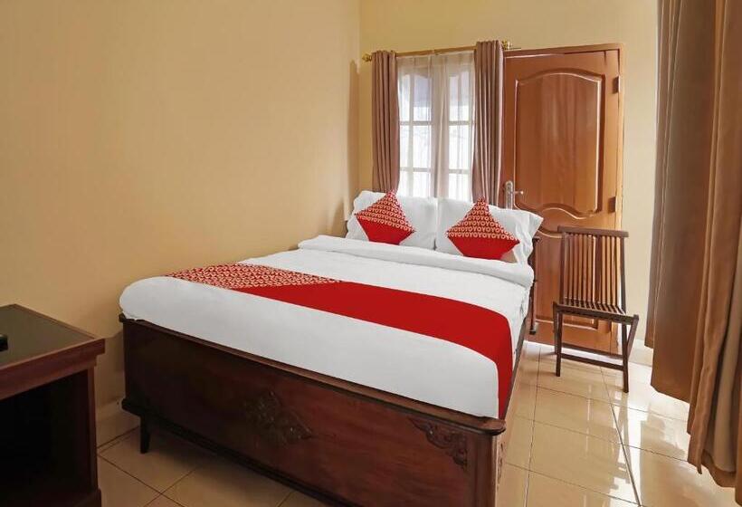 هاستل Oyo 335 Wisma Empat Lima