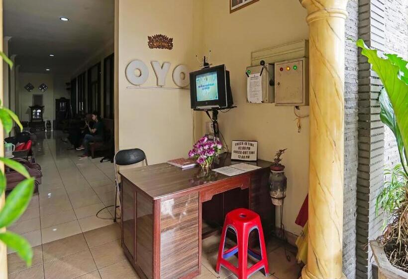هاستل Oyo 335 Wisma Empat Lima