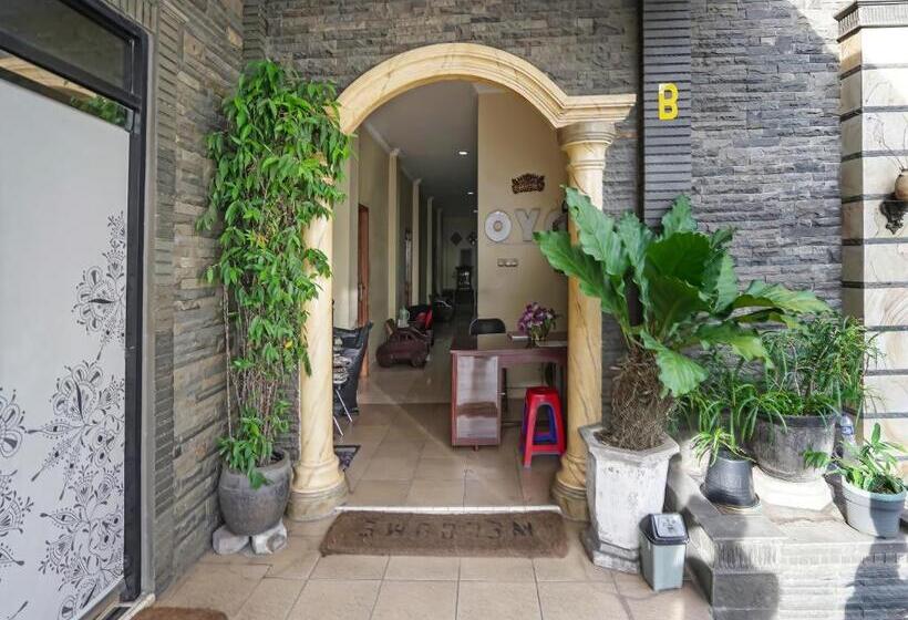 هاستل Oyo 335 Wisma Empat Lima