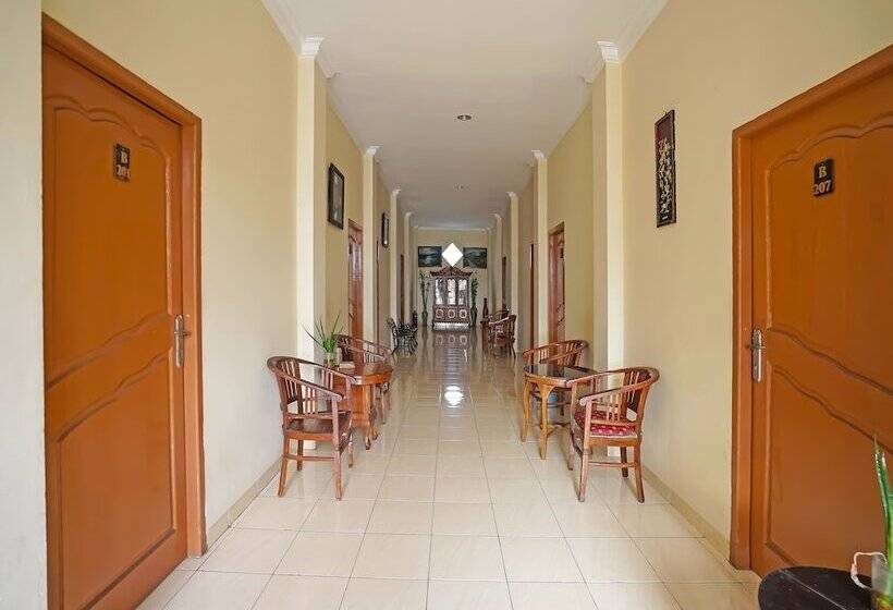 هاستل Oyo 335 Wisma Empat Lima