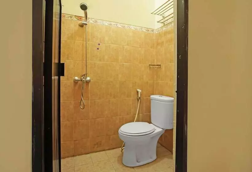 ユースホステル Oyo 335 Wisma Empat Lima