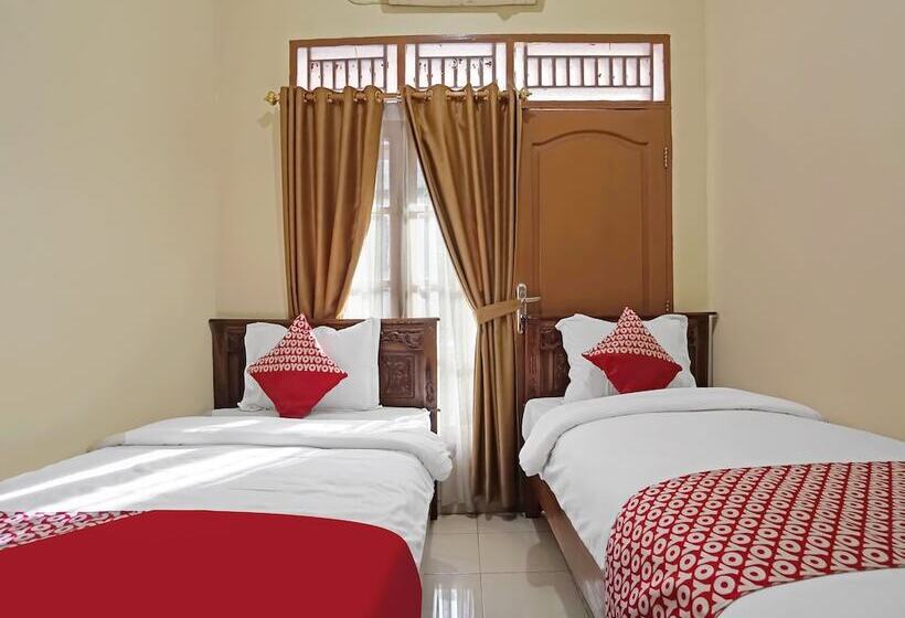 هاستل Oyo 335 Wisma Empat Lima