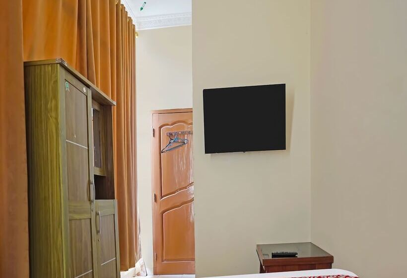 هاستل Oyo 335 Wisma Empat Lima