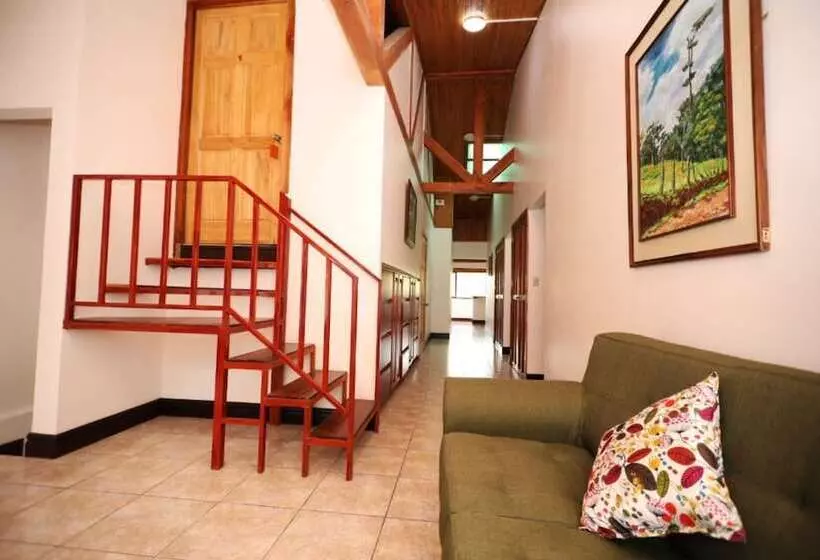 مسافرخانه Whitehouse Bed And Breakfast