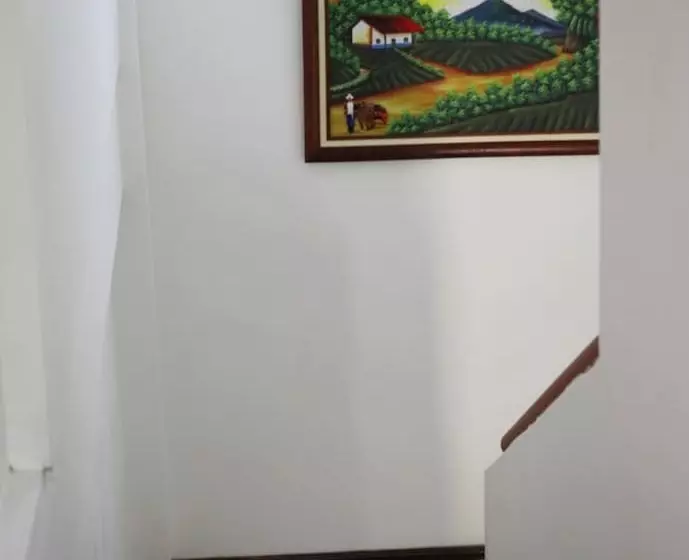 مسافرخانه Whitehouse Bed And Breakfast