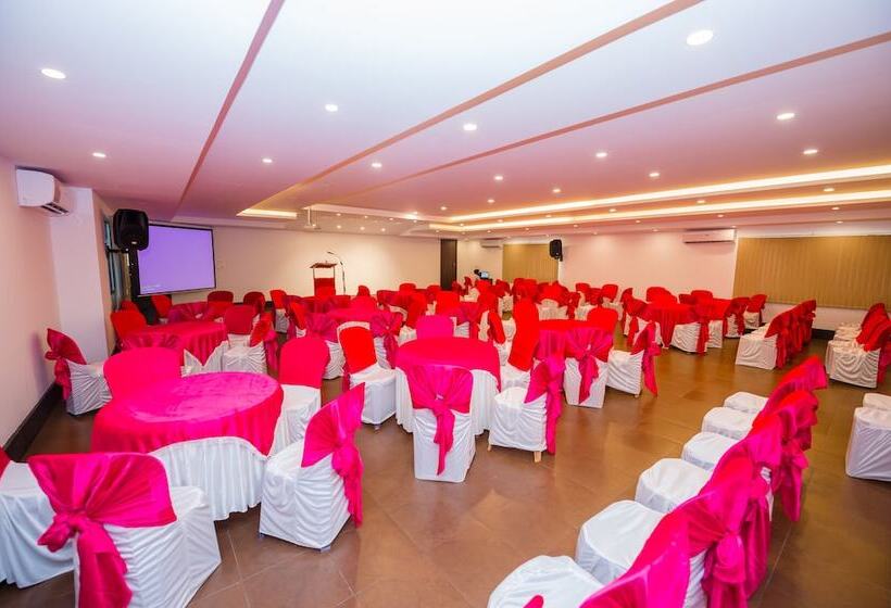 هتل Karuna Residency