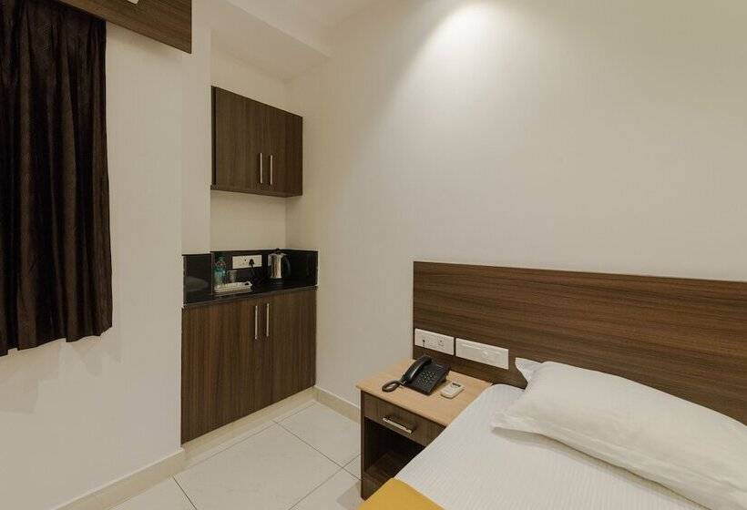 هتل Karuna Residency