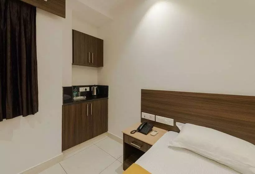 ホテル Karuna Residency