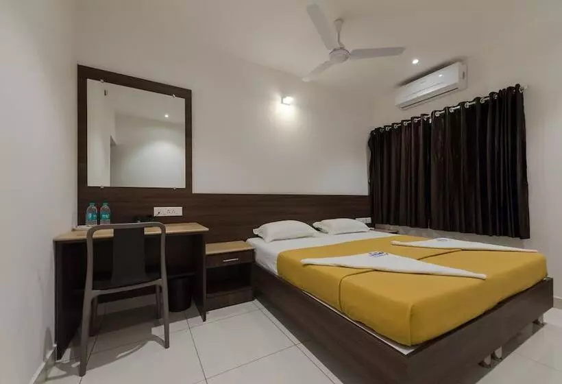 ホテル Karuna Residency