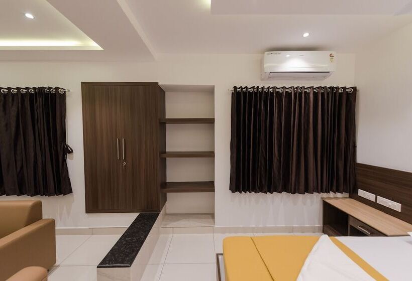 هتل Karuna Residency