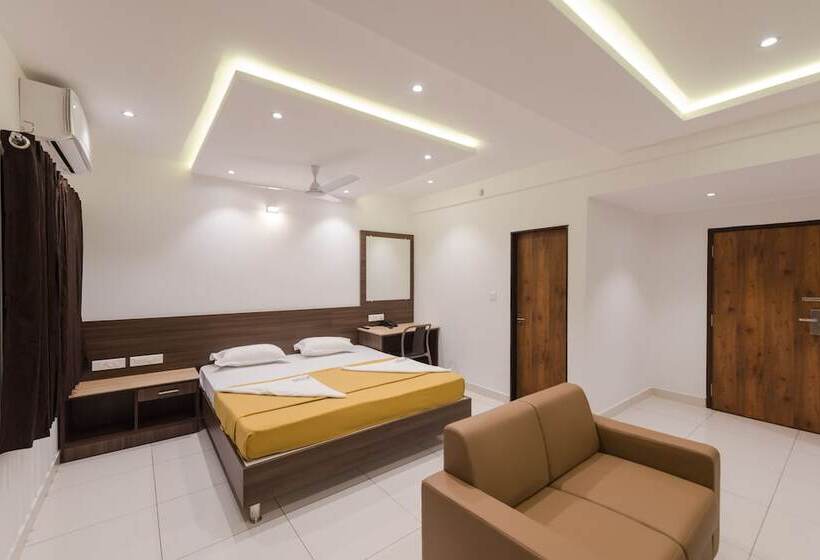 هتل Karuna Residency