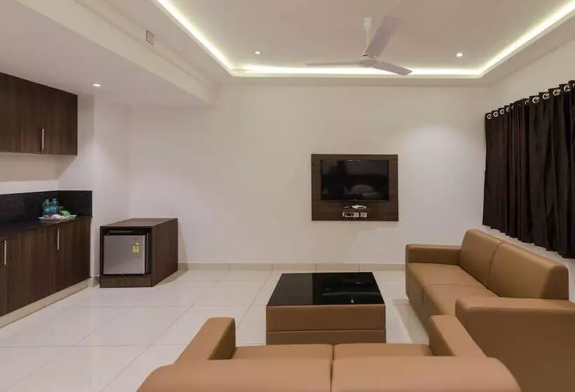 ホテル Karuna Residency