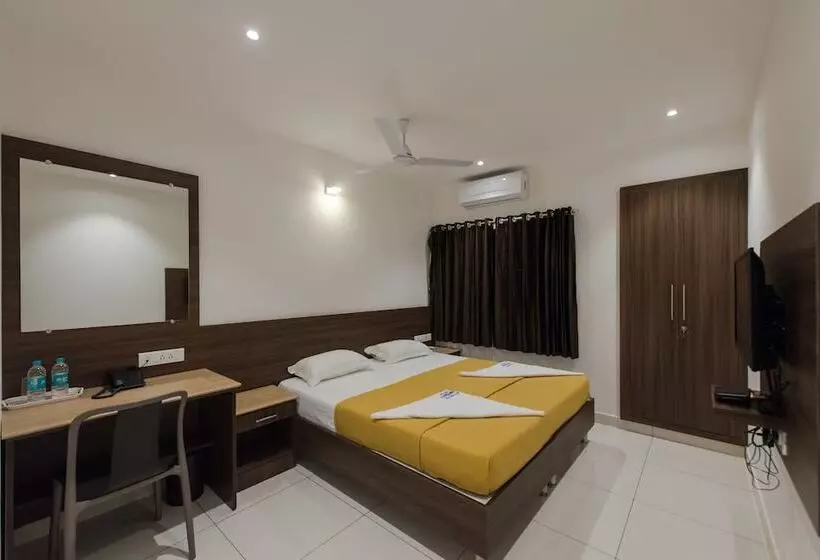 ホテル Karuna Residency