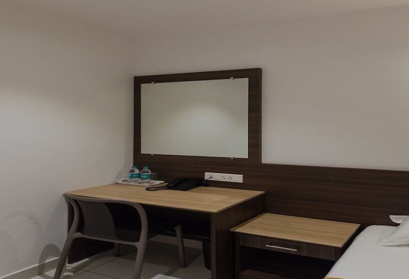 هتل Karuna Residency