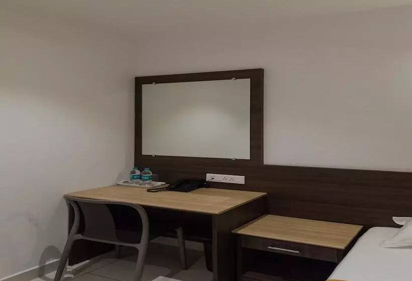 ホテル Karuna Residency