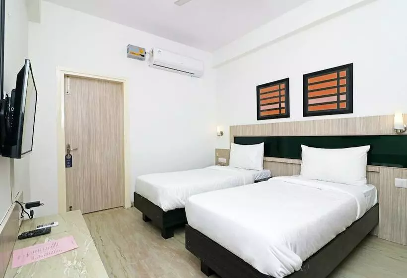 ホテル Oyo 24039 Silverkey Padmasri Gachibowli