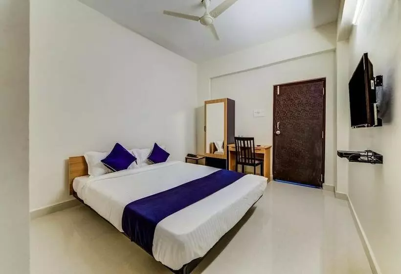 ホテル Oyo 24039 Silverkey Padmasri Gachibowli