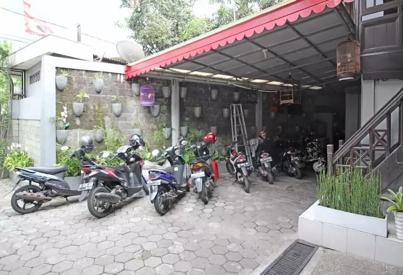 ペンション Reddoorz Near Terminal Condong Catur