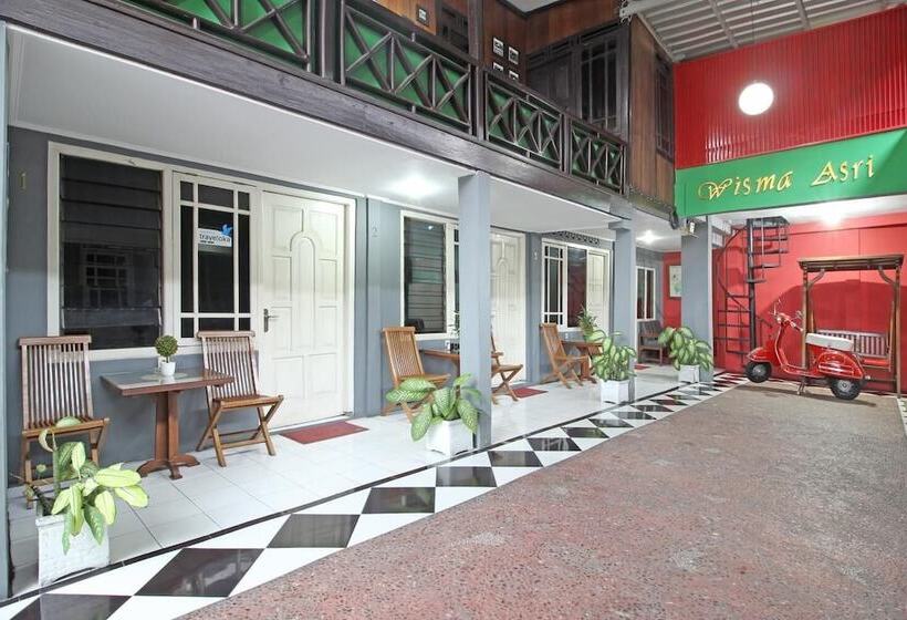 פנסיון Reddoorz Near Terminal Condong Catur