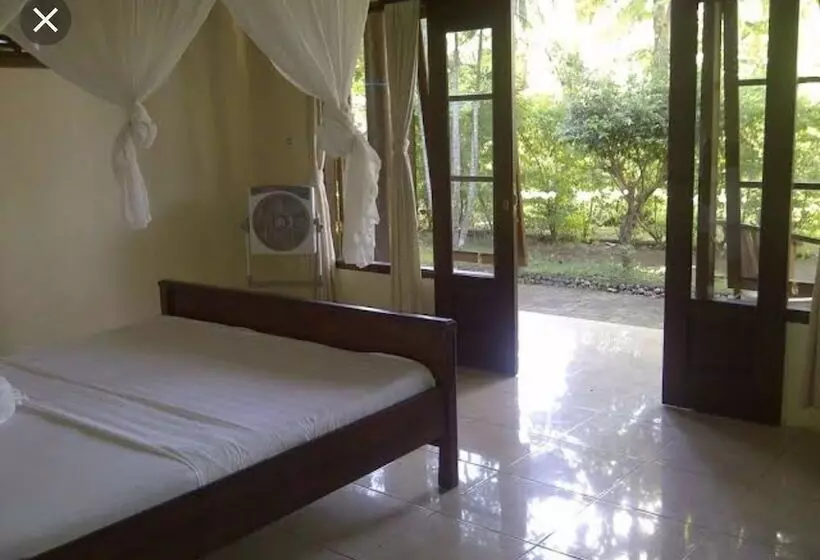 Majatalo Romeo Beachfront Bungalow