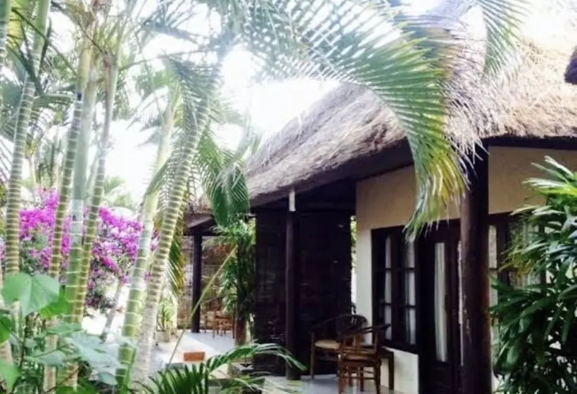 Majatalo Romeo Beachfront Bungalow
