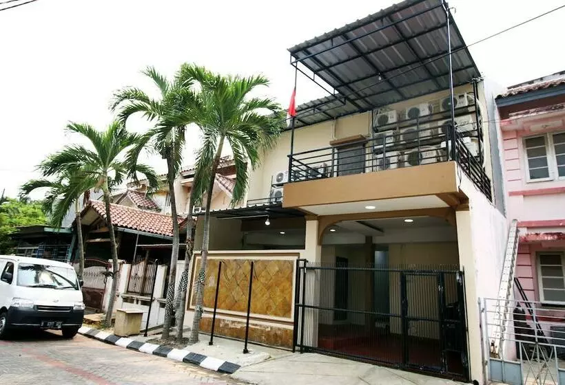 Retkeilymaja Kamar Keluarga Bandara Vii Syariah
