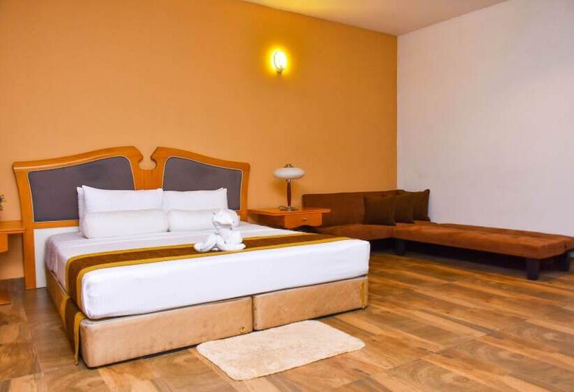 فندق Aradhana Airport