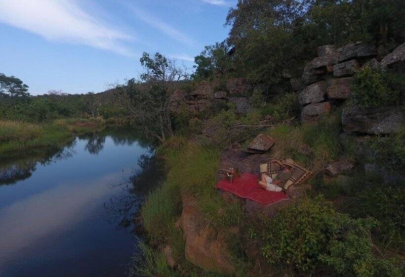 בית מלון כפרי Inzalo Safari Lodge