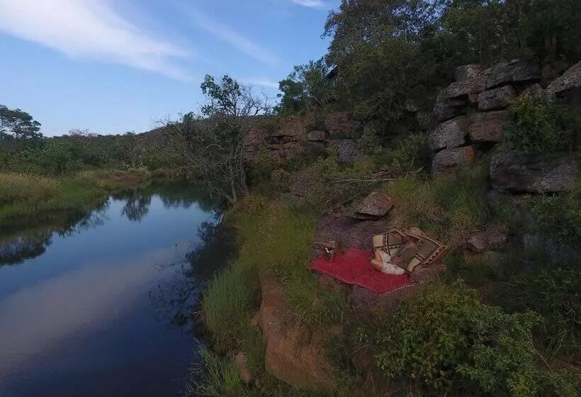 Hotelli Inzalo Safari Lodge