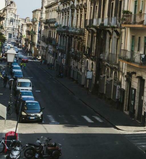 پانسیون Catania House