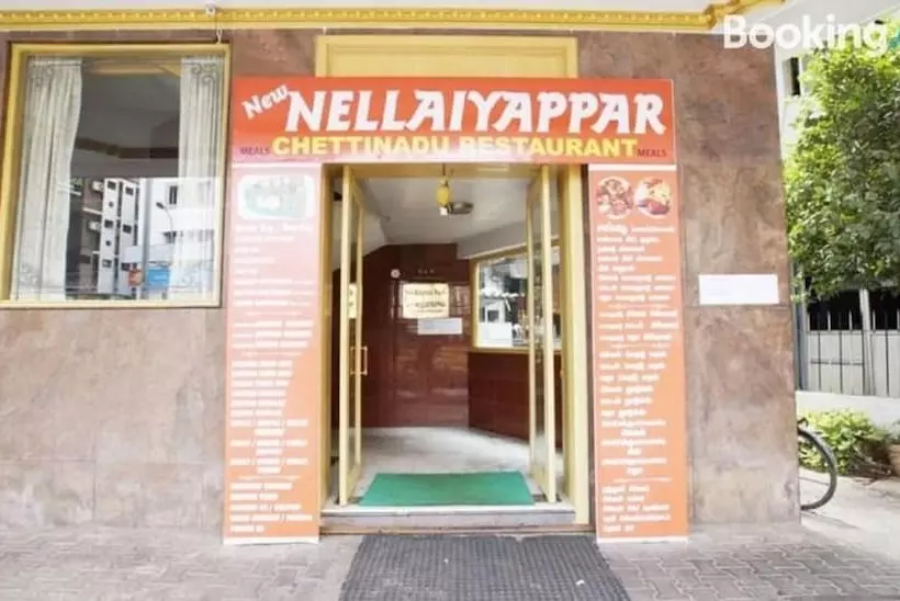 ホテル Krishna Park