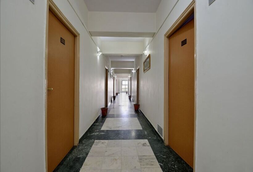 ホテル Utsav Residency By Oyo Rooms