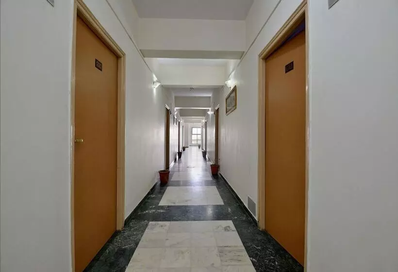 ホテル Utsav Residency By Oyo Rooms