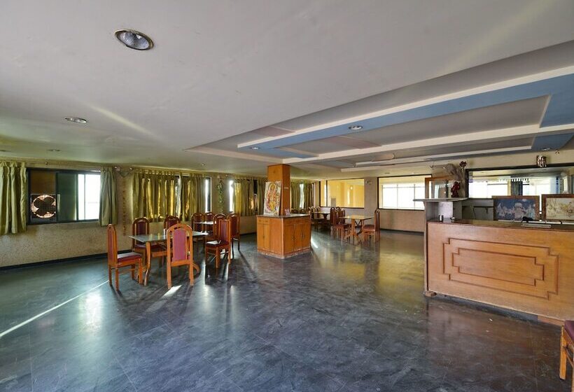 ホテル Utsav Residency By Oyo Rooms