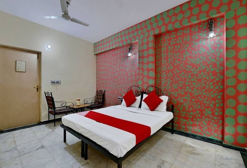 ホテル Utsav Residency By Oyo Rooms