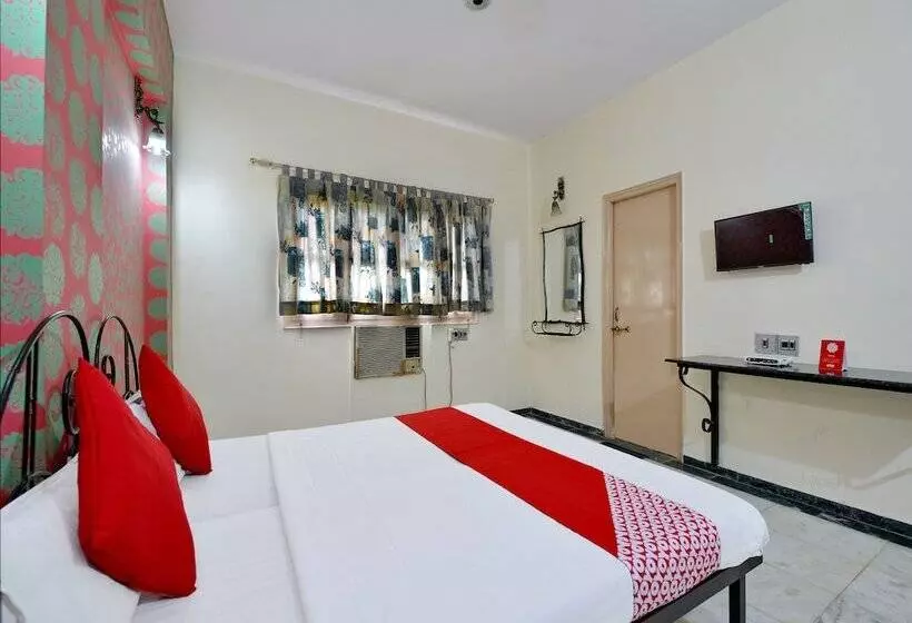 ホテル Utsav Residency By Oyo Rooms
