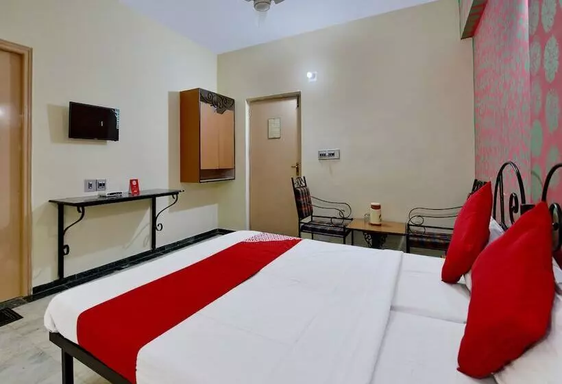 ホテル Utsav Residency By Oyo Rooms