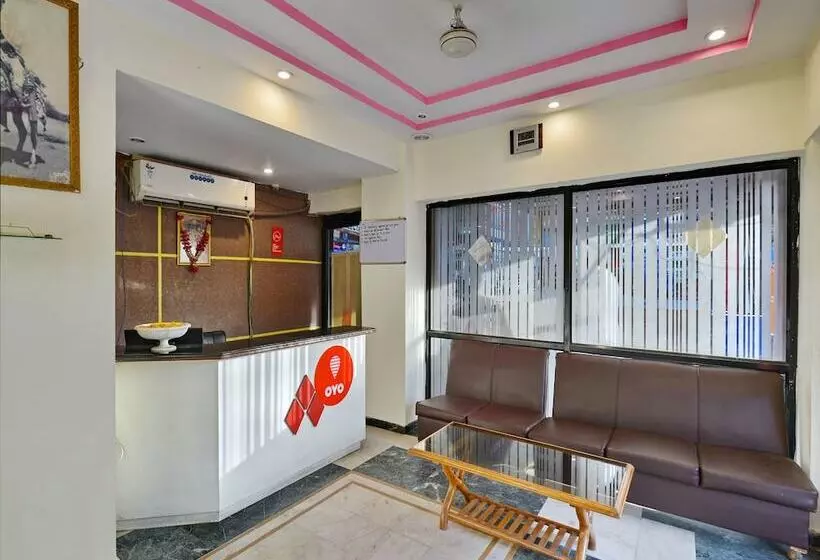 ホテル Utsav Residency By Oyo Rooms