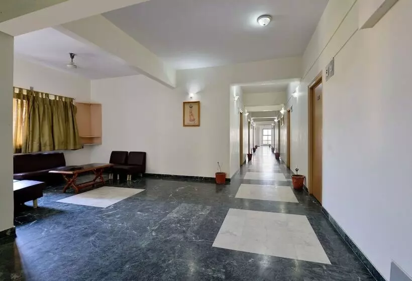 ホテル Utsav Residency By Oyo Rooms