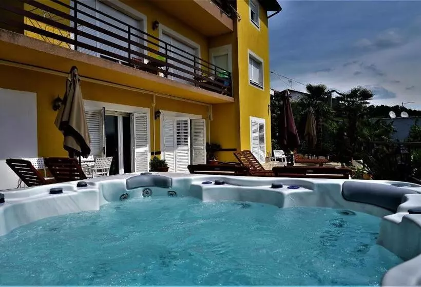 ペンション Apartments And Rooms Vila Irma