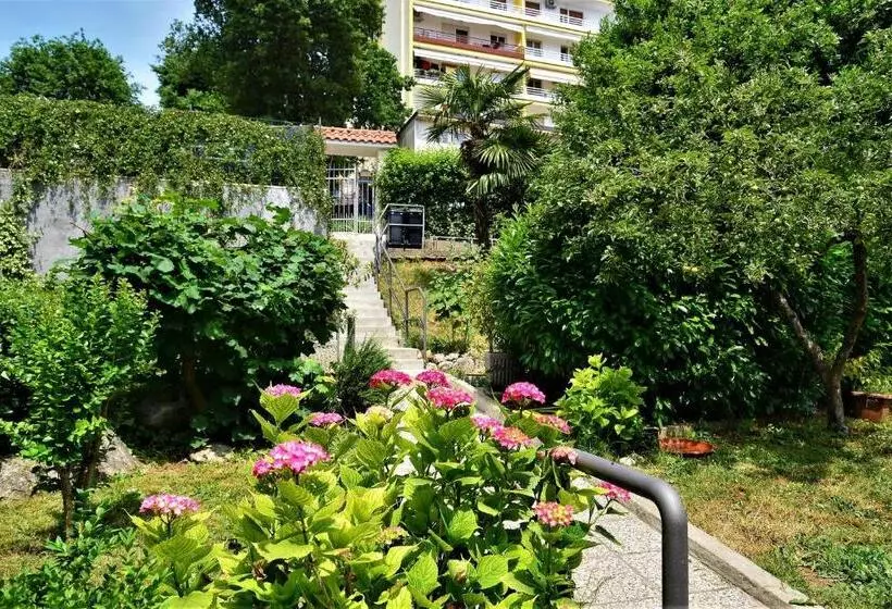 ペンション Apartments And Rooms Vila Irma