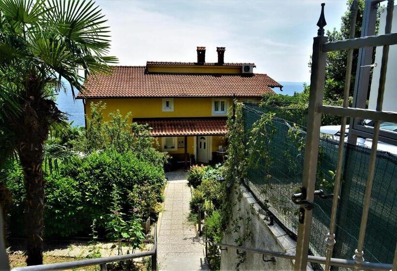 بنسيون Apartments And Rooms Vila Irma