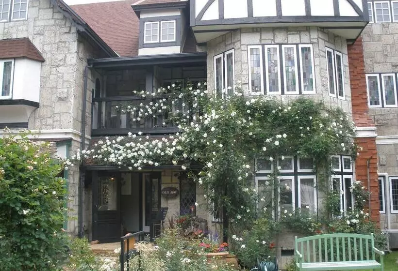 ペンション Petit Hotel & Restaurant Old Age